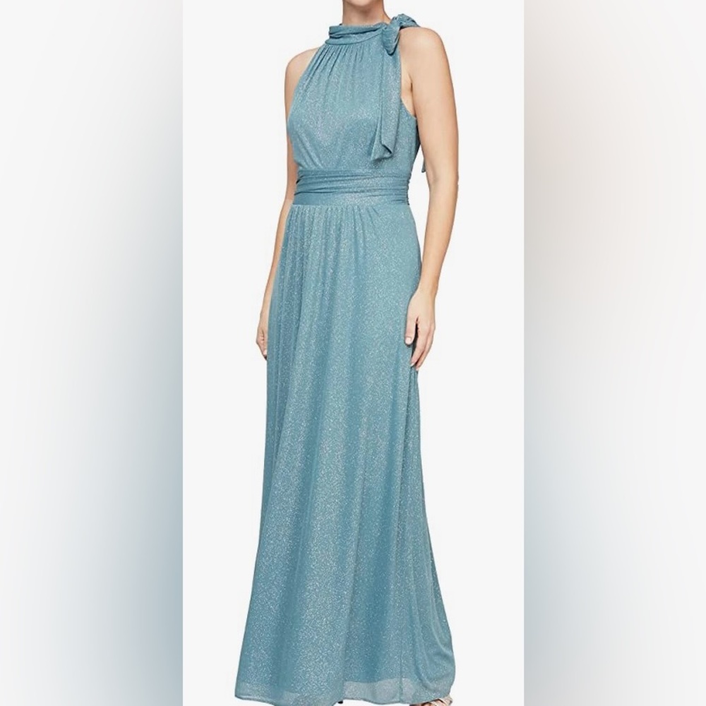 Gorgeous and sparkly prom/evening dress! Seafoam green… stunning!